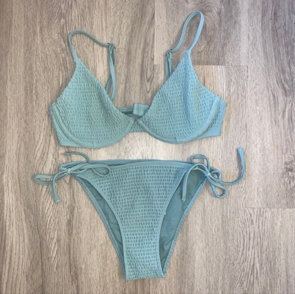Like new green bikini swimwear L